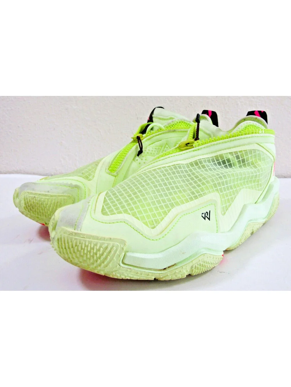 Jordan Why Not .5 Barley Volt/Pink Basketball Shoes 10.5 DO7189-700 with Box